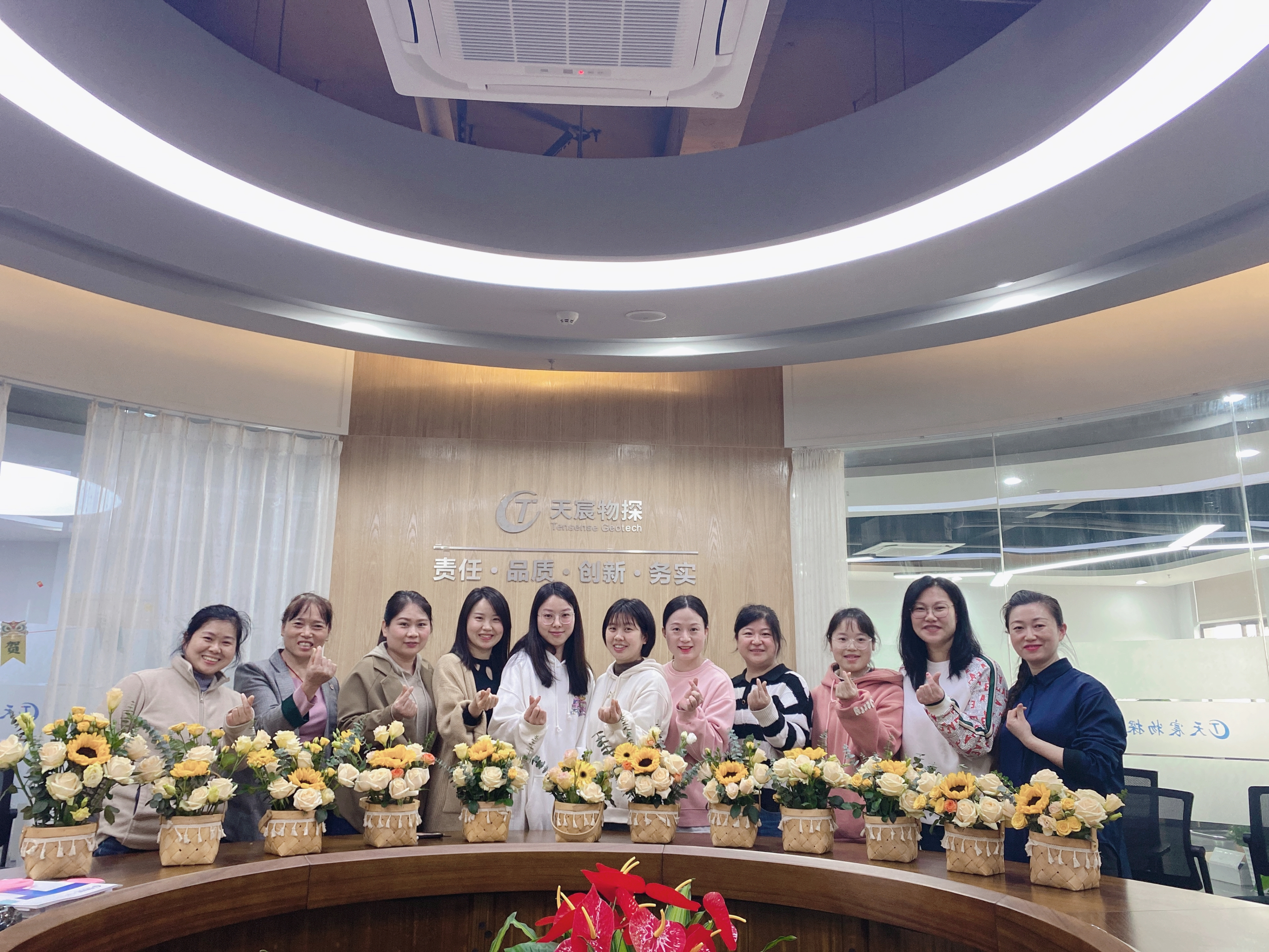 婦女節(jié)快樂！天宸物探為全體女員工舉行插花活動！
